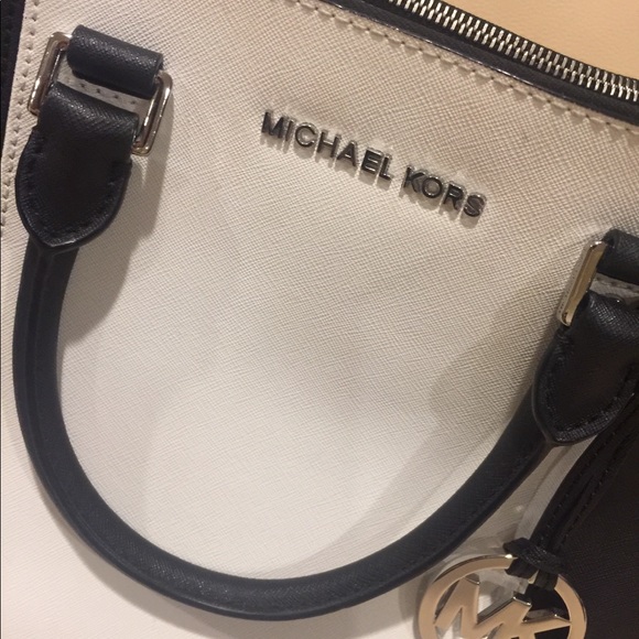 Michael Kors bag - Picture 2 of 4